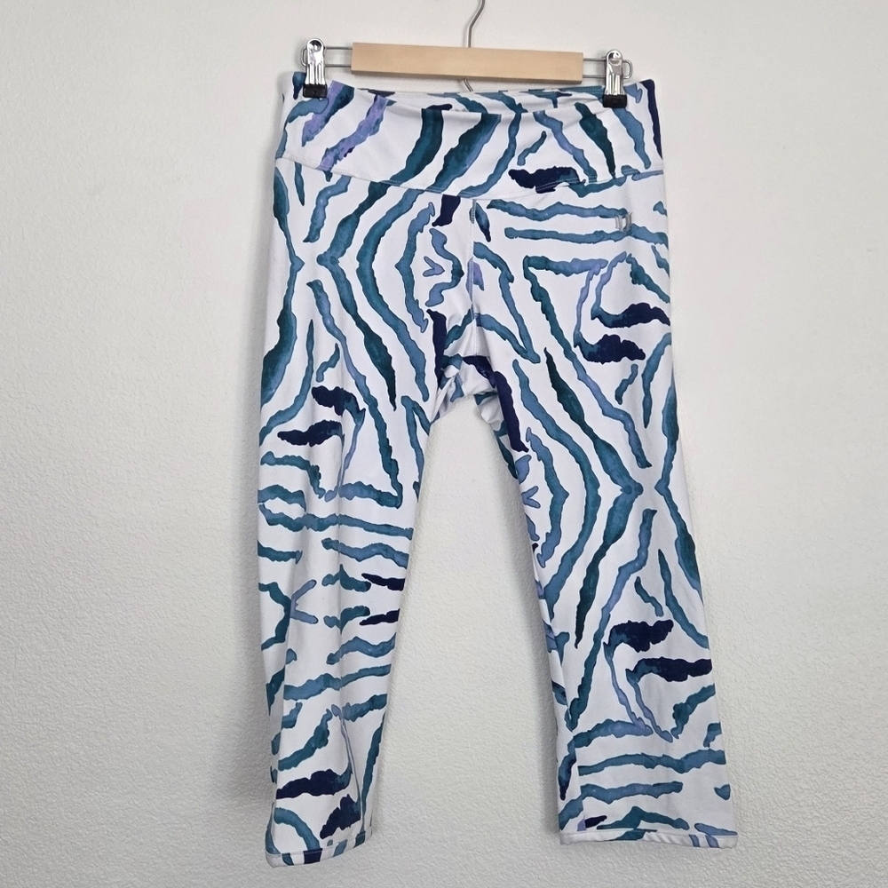 Eleven By Venus Williams White Blue Multi Zebra Print Athletic Capri Size Medium